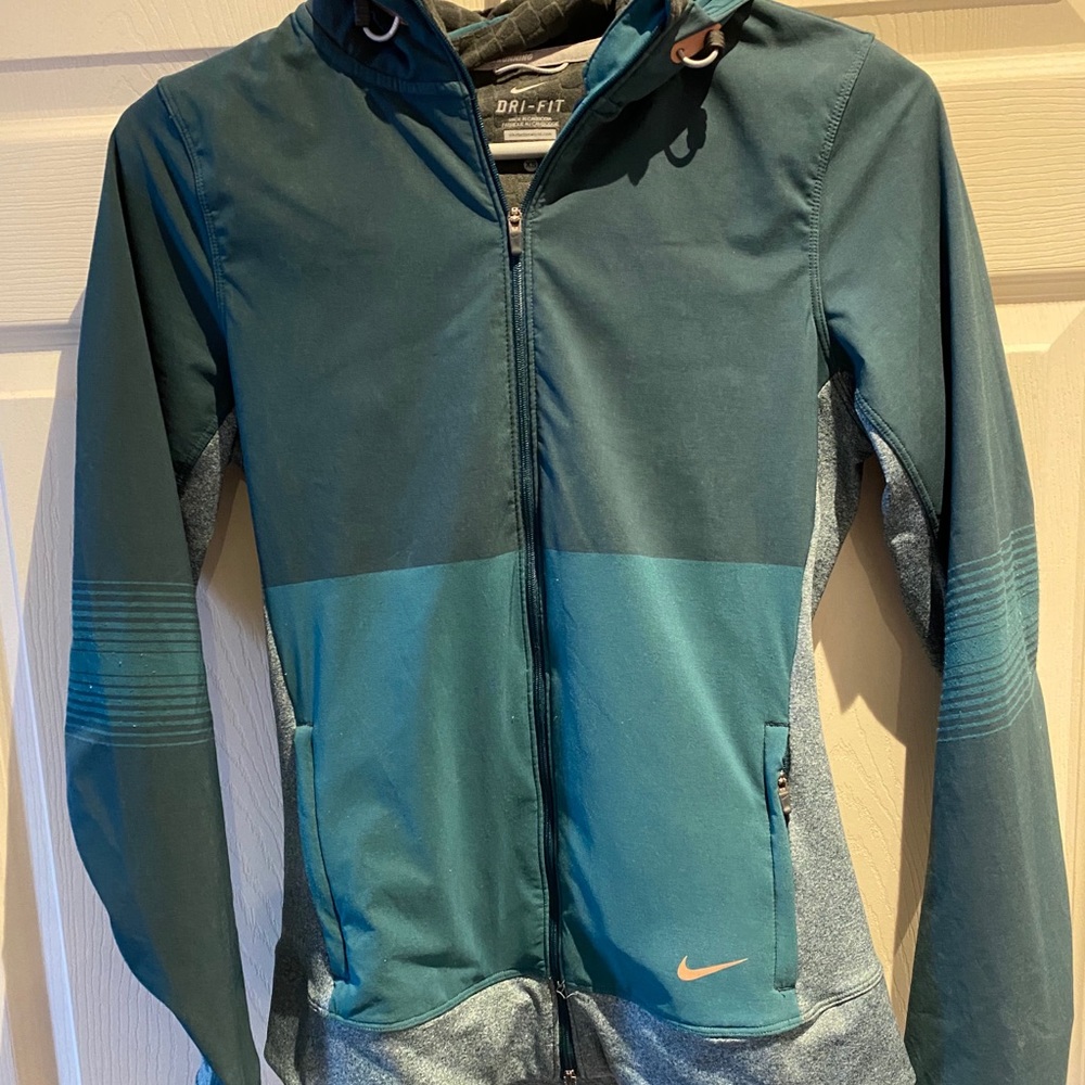 Nike women’s DryFit windbreaker